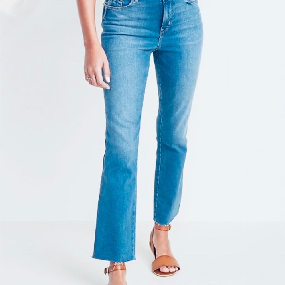 ❤️SOLD❤️Old navy flare ankle high rise blue jeans with secret pockets